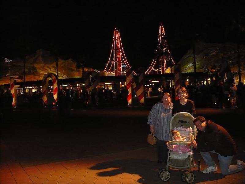 P1020357.JPG - A streetlight photo in front of California Adventure.