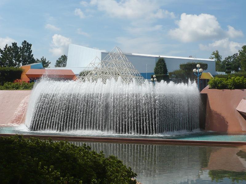 P1010167.JPG - EPCOT- things to see and do!