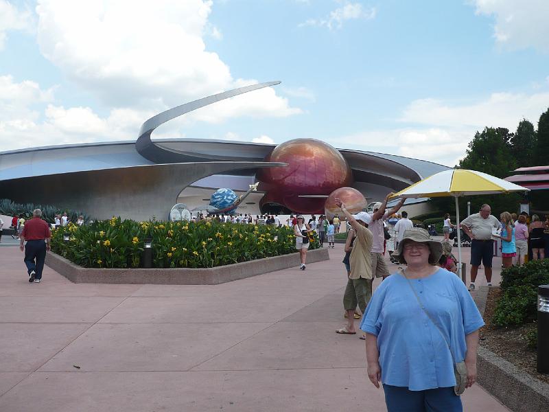 P1010190.JPG - EPCOT- things to see and do!