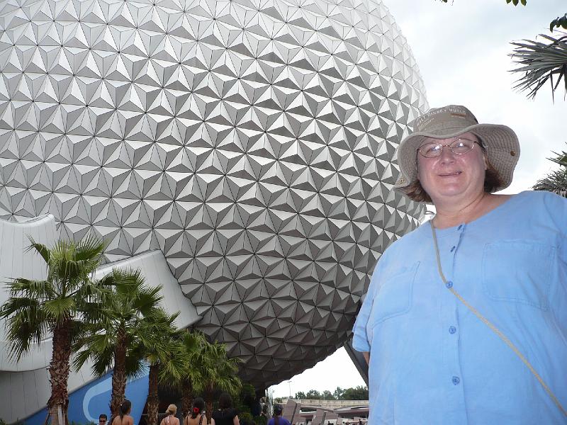 P1010193.JPG - EPCOT- things to see and do!