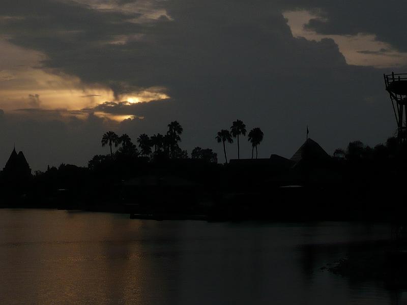 P1010211.JPG - EPCOT- things to see and do!