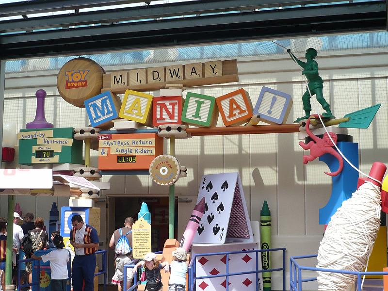 P1010250.JPG - Hollywood Studios- things to see and do!  Get there early to get a fastpass.