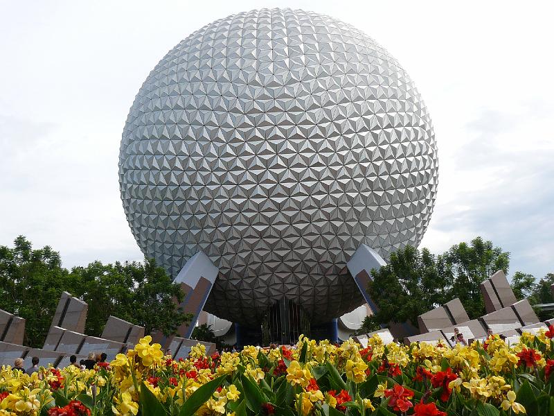 P1020137.JPG - EPCOT- things to see and do!