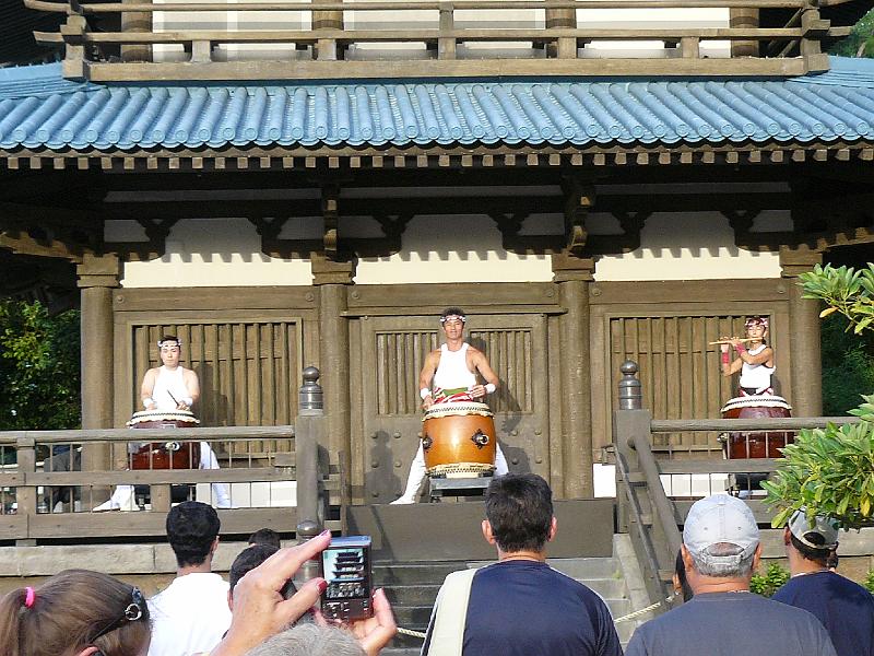 P1020153.JPG - EPCOT- things to see and do!