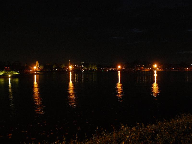 P1020163.JPG - EPCOT- fireworks show