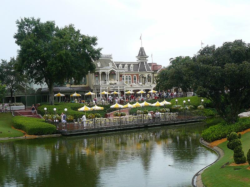 P1020184.JPG - Magic Kingdom- things to see and do.