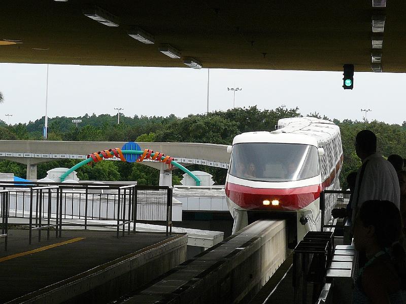 P1020194.JPG - Magic Kingdom- things to see and do.