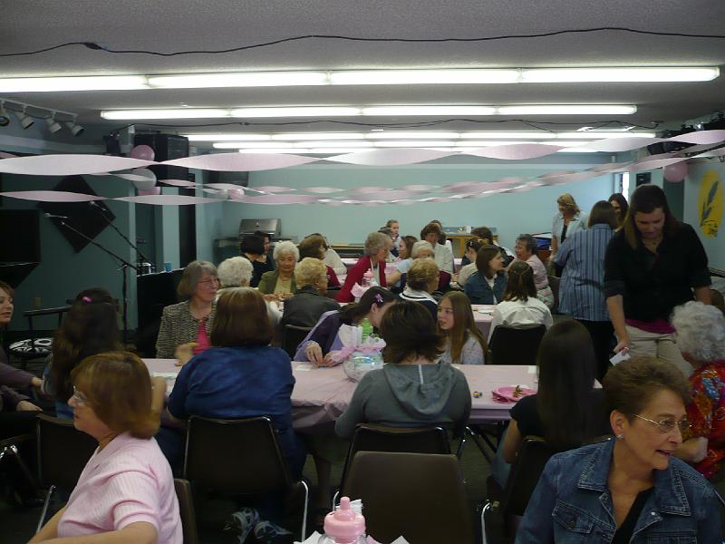 P1000336.JPG - So many people came to celebrate the birth of Hailee Rose