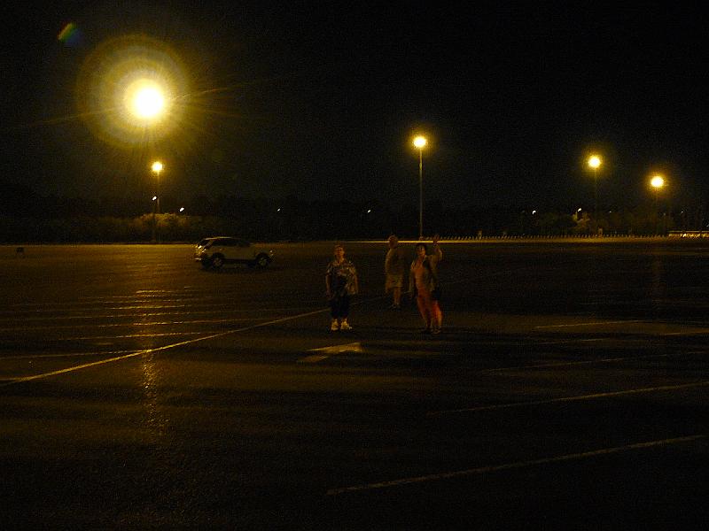 P1050982.JPG - We closeed another park.. and missed the last tram this night.  We had to walk to the 'South 40'  to find the last car in the lot!