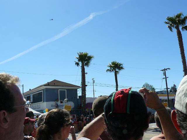 P1080440.JPG - There's the helicopter.. they must be close now!