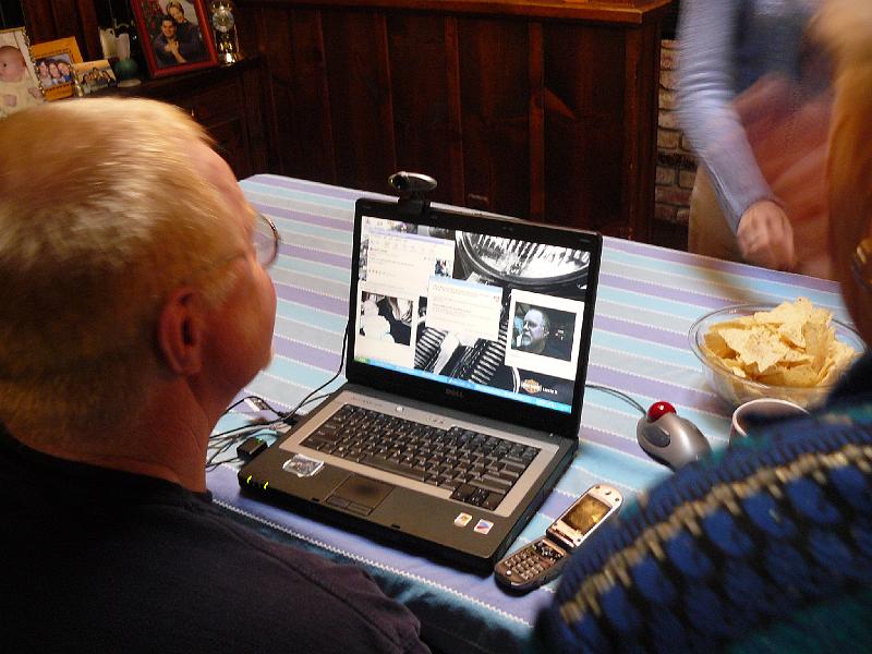 P1010347.JPG - online with cousin Liesl