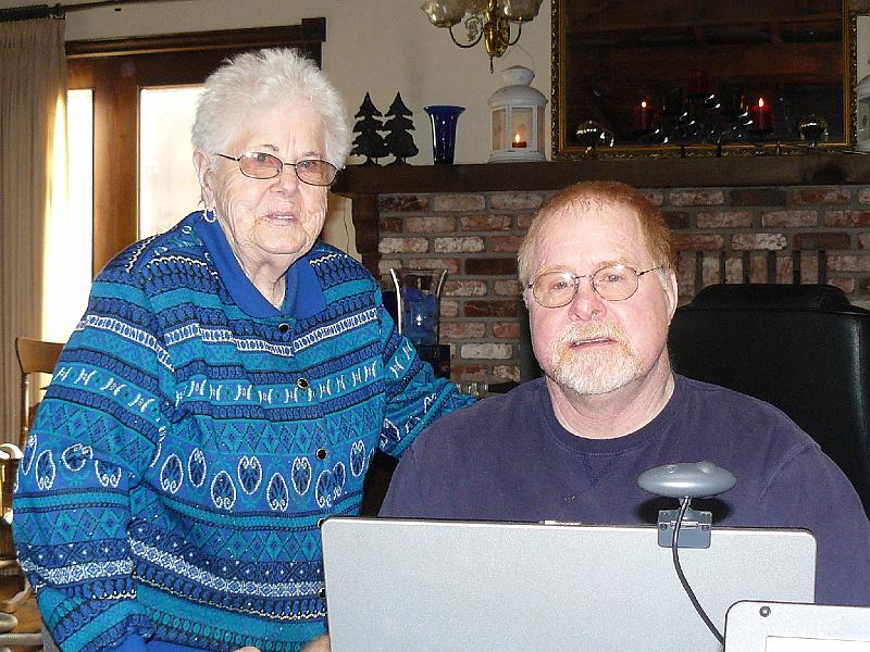 P1010352.JPG - 'Oma' and Uncle Larry